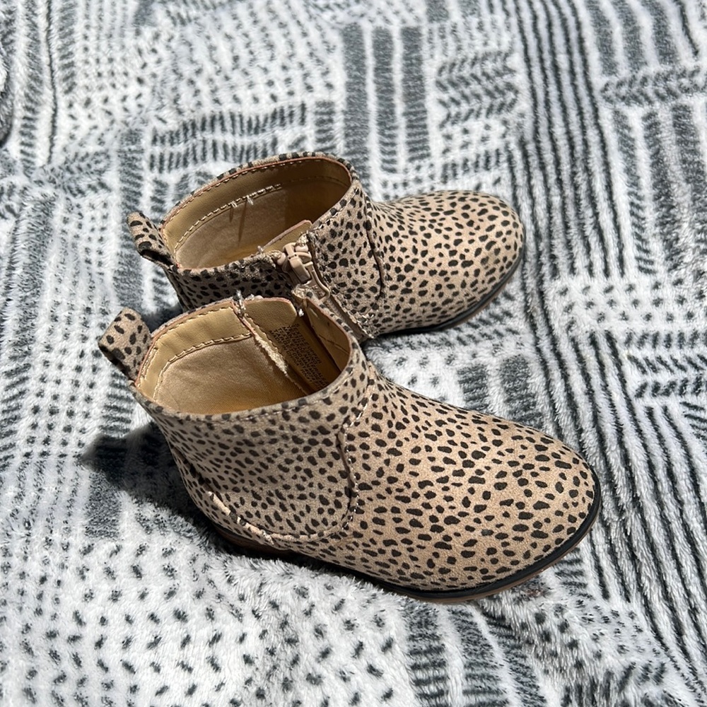 size 5- cat & jack booties